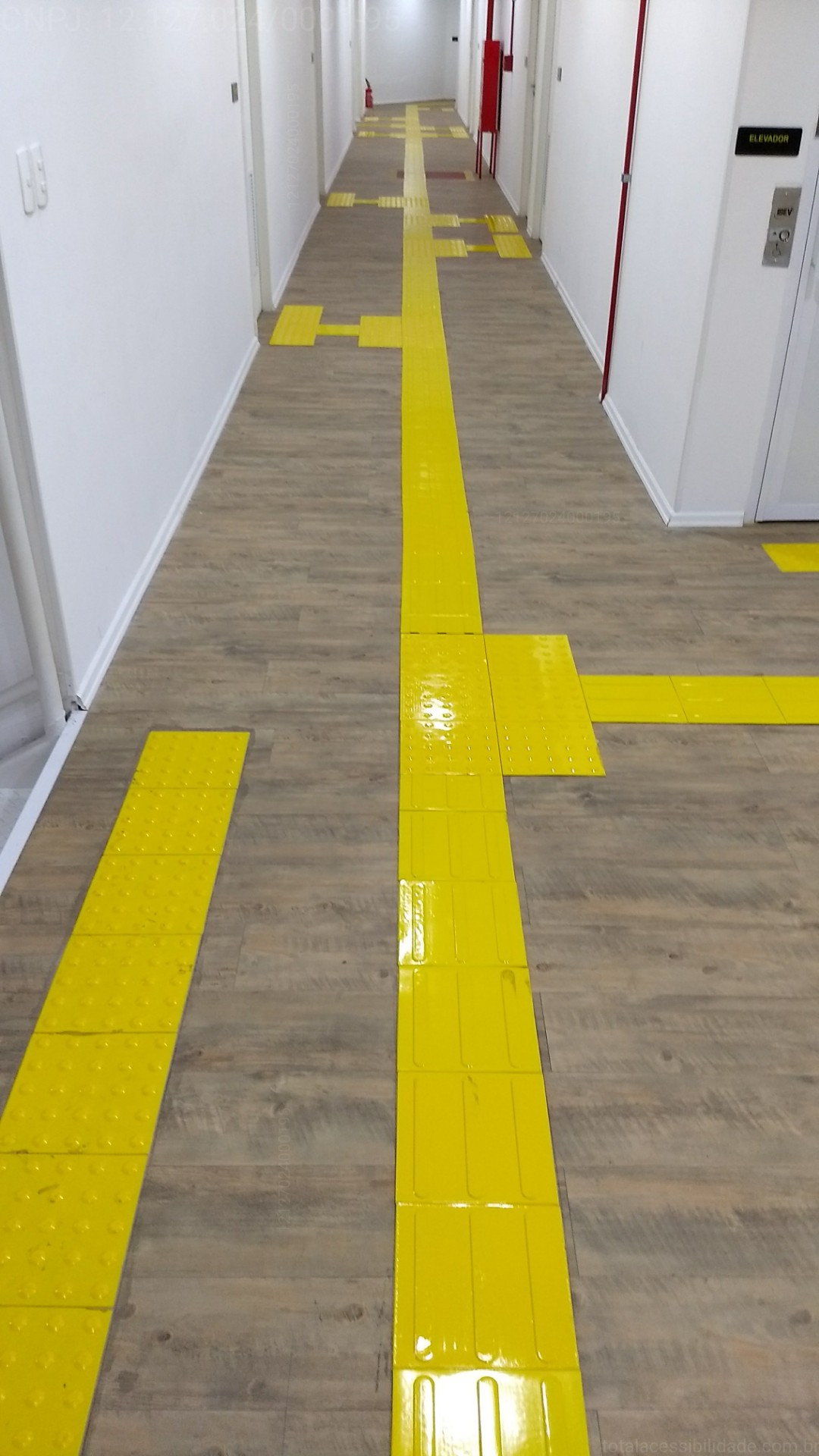 PISO-TÁTIL-BRASIL-SOBREPOR-BORRACHA-SINTÉTICA-AMARELO-19-TOTALACESSIBILIDADE.COM_.BR_